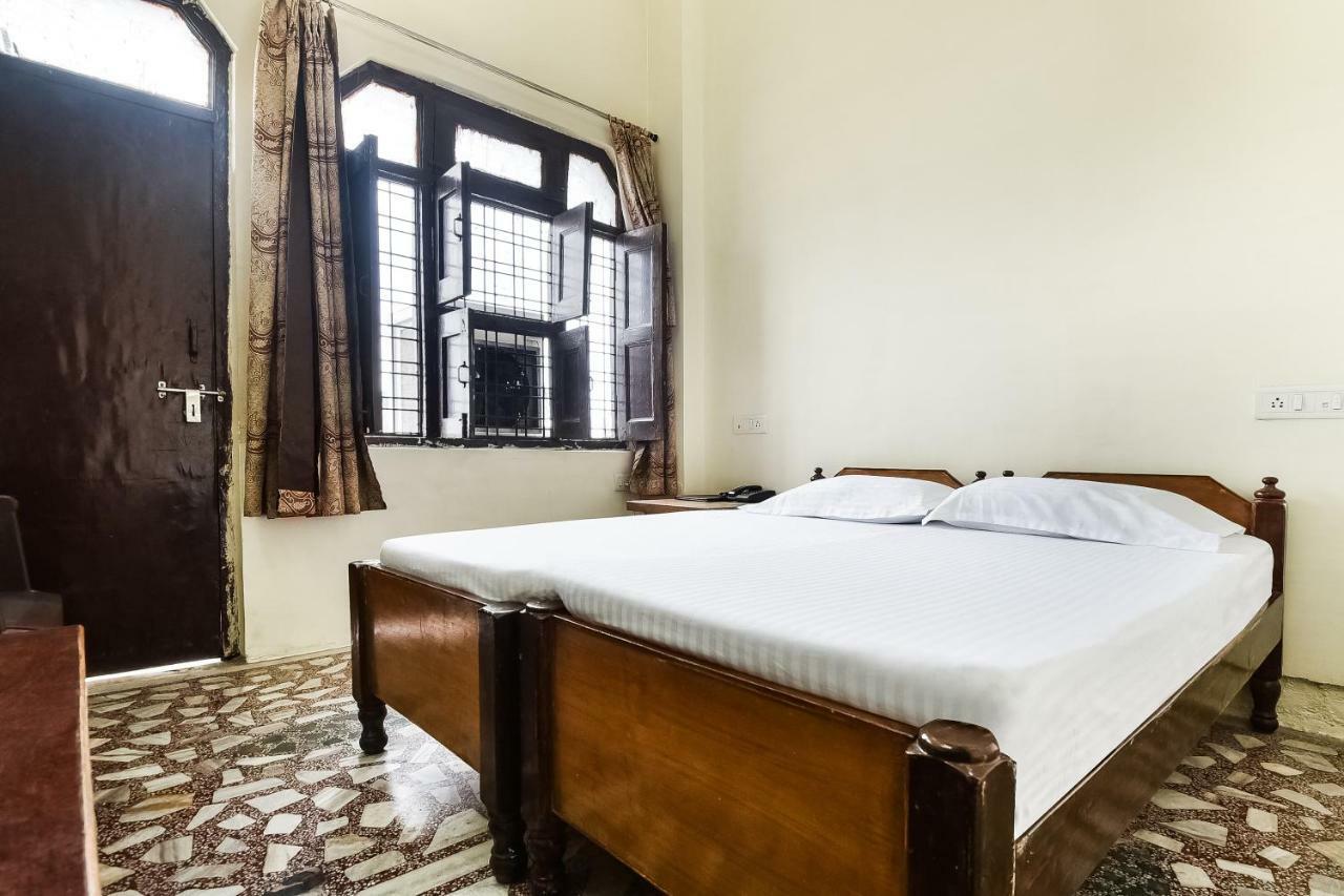 Hotel Lalit Palace Babina Eksteriør billede