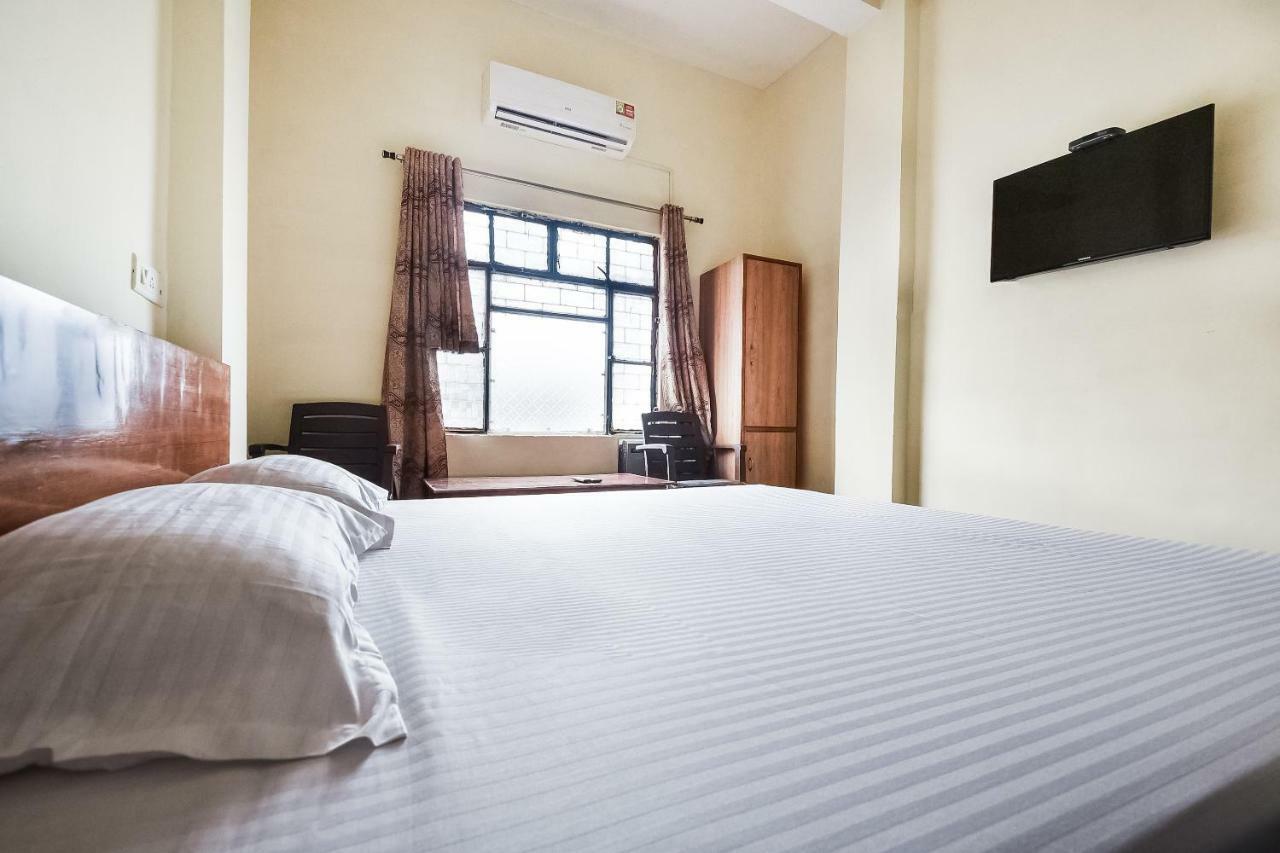 Hotel Lalit Palace Babina Eksteriør billede