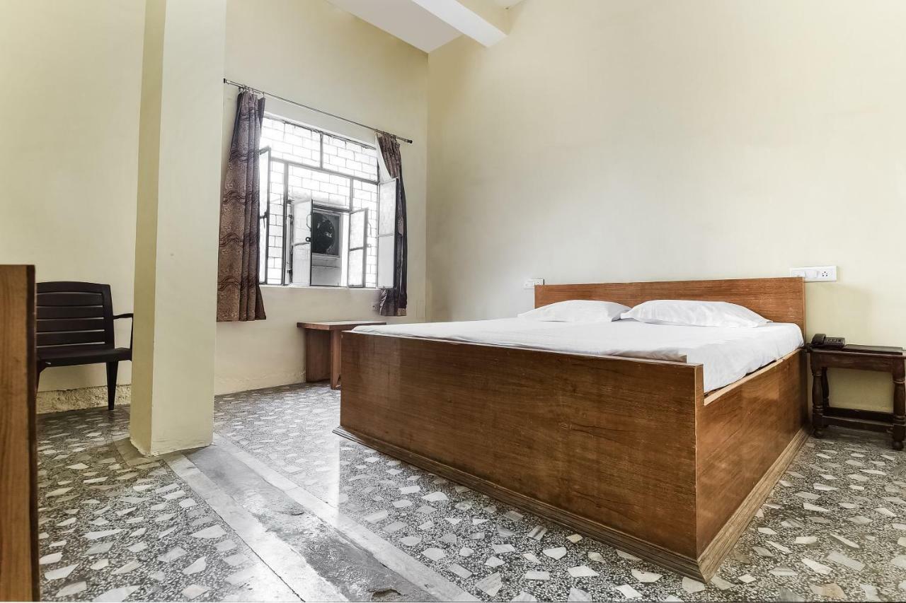 Hotel Lalit Palace Babina Eksteriør billede