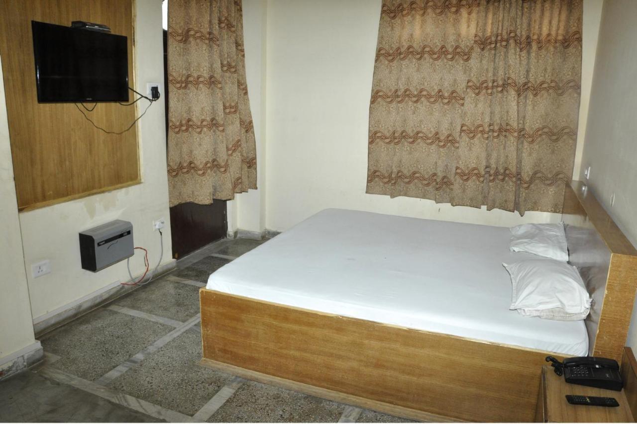 Hotel Lalit Palace Babina Eksteriør billede