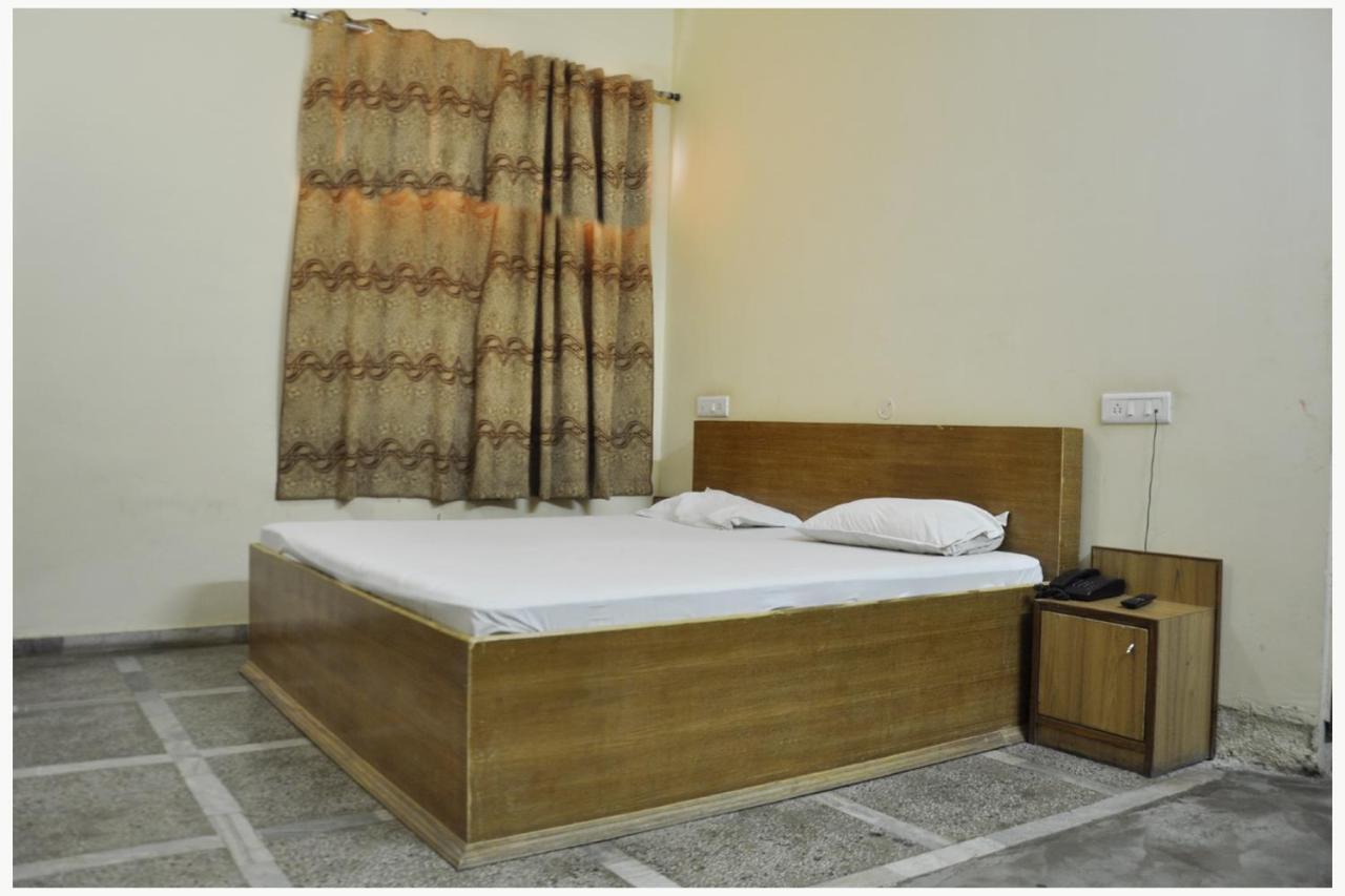 Hotel Lalit Palace Babina Eksteriør billede
