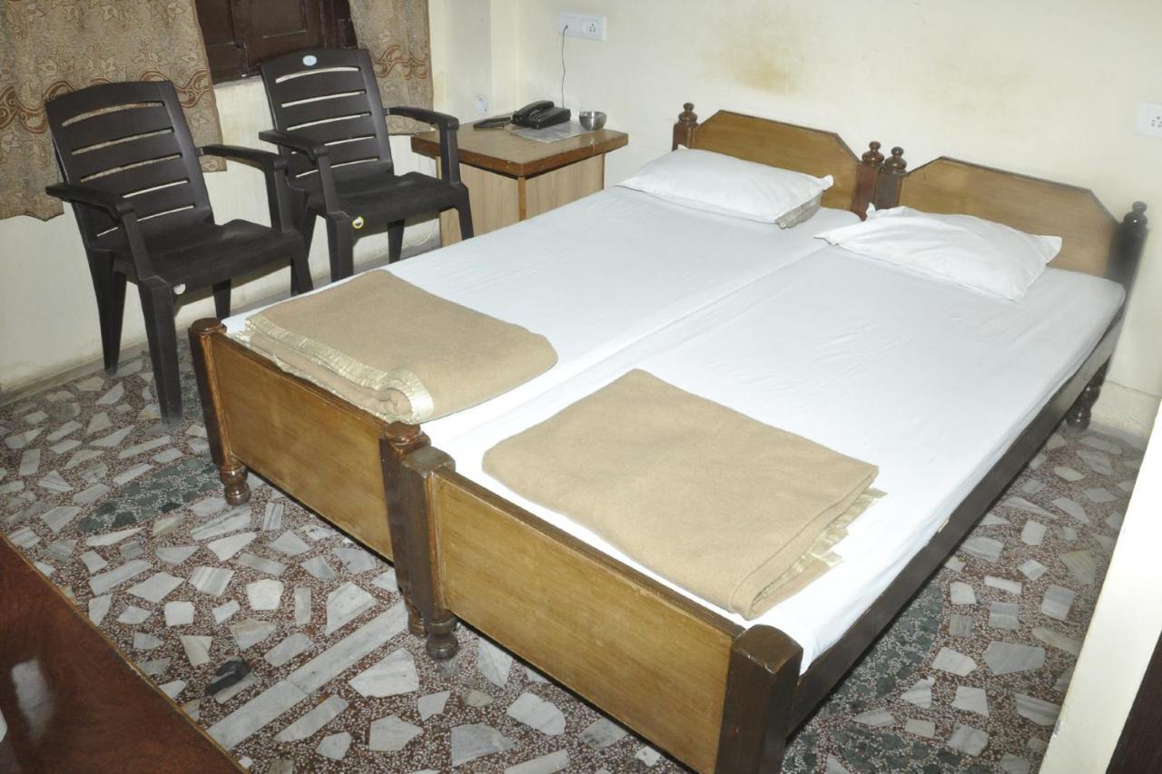 Hotel Lalit Palace Babina Eksteriør billede